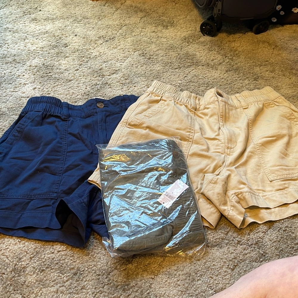 3 pairs gap shorts   1 still in packaging all size 8